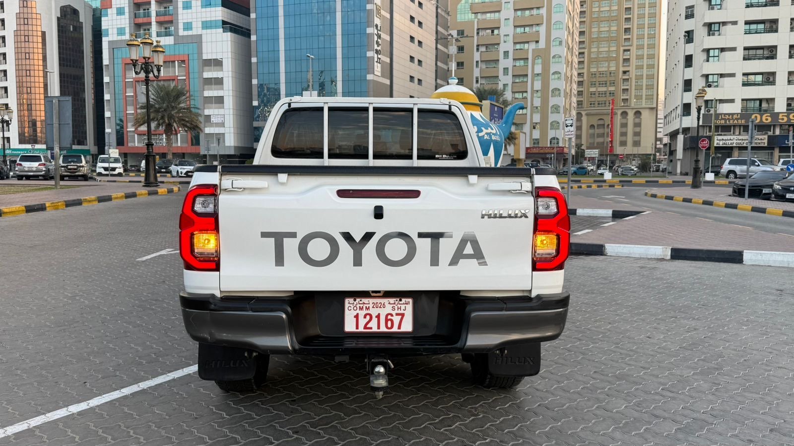 Toyota Hilux SR5 2018 White image